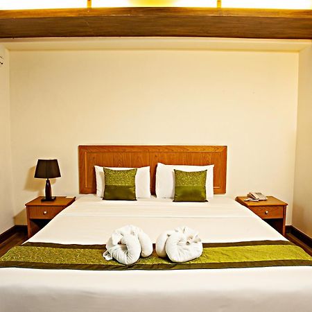 פרה נאקון סי איוטאיה Tm Land Hotel מראה חיצוני תמונה